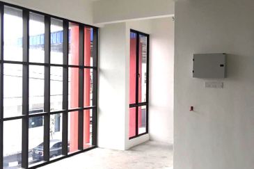 1.5 Terrace Factory Warehouse In Taman Industri Sungai Puyu