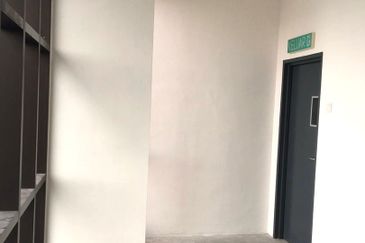 1.5 Terrace Factory Warehouse In Taman Industri Sungai Puyu