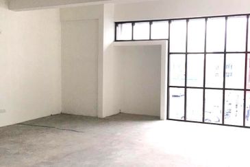 1.5 Terrace Factory Warehouse In Taman Industri Sungai Puyu