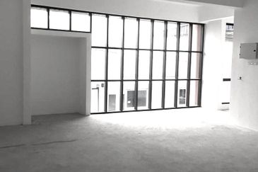 1.5 Terrace Factory Warehouse In Taman Industri Sungai Puyu