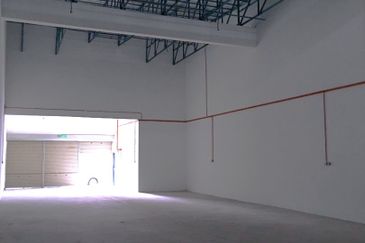1.5 Terrace Factory Warehouse In Taman Industri Sungai Puyu