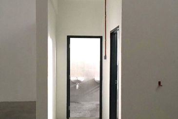 1.5 Terrace Factory Warehouse In Taman Industri Sungai Puyu