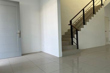 A Home that Feels Right — Stylish Terrace in Peaceful Neighbourhood