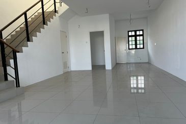 A Home that Feels Right — Stylish Terrace in Peaceful Neighbourhood