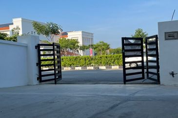 A Home that Feels Right — Stylish Terrace in Peaceful Neighbourhood