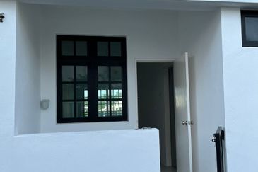 A Home that Feels Right — Stylish Terrace in Peaceful Neighbourhood