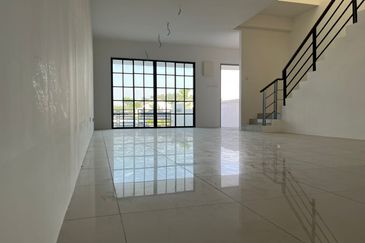 A Home that Feels Right — Stylish Terrace in Peaceful Neighbourhood