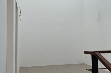 A Home that Feels Right — Stylish Terrace in Peaceful Neighbourhood