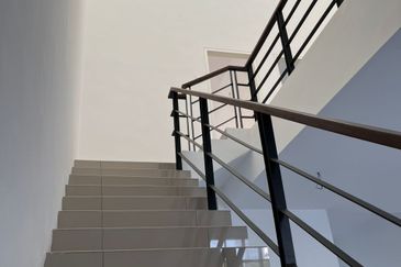 A Home that Feels Right — Stylish Terrace in Peaceful Neighbourhood