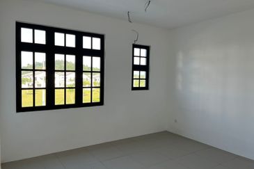 A Home that Feels Right — Stylish Terrace in Peaceful Neighbourhood