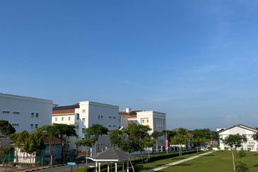 A Home that Feels Right — Stylish Terrace in Peaceful Neighbourhood