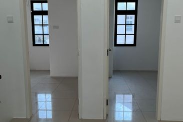 A Home that Feels Right — Stylish Terrace in Peaceful Neighbourhood