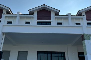 A Home that Feels Right — Stylish Terrace in Peaceful Neighbourhood