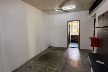 Flat Taman Plentong Utama