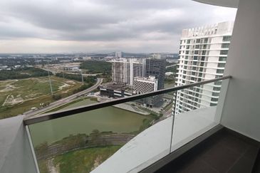 The M @ Medini Macrolink