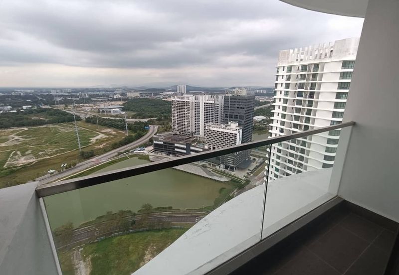 The M @ Medini Macrolink