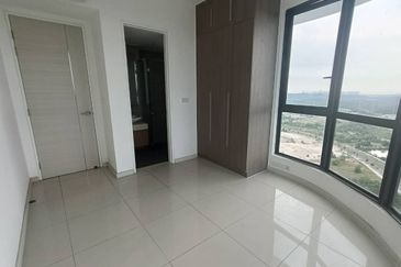 The M @ Medini Macrolink