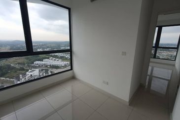 The M @ Medini Macrolink