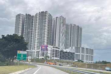 D'Summit Residences @ Kempas Utama