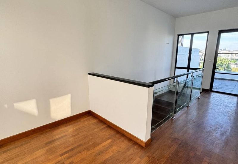 The Canal Garden South, Horizon Hills