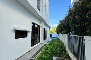 The Canal Garden South, Horizon Hills