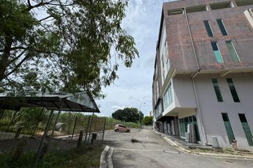 Pusat Perdagangan Danga Utama