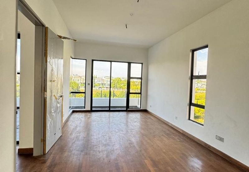 The Canal Garden South, Horizon Hills