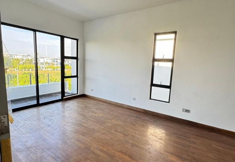 The Canal Garden South, Horizon Hills