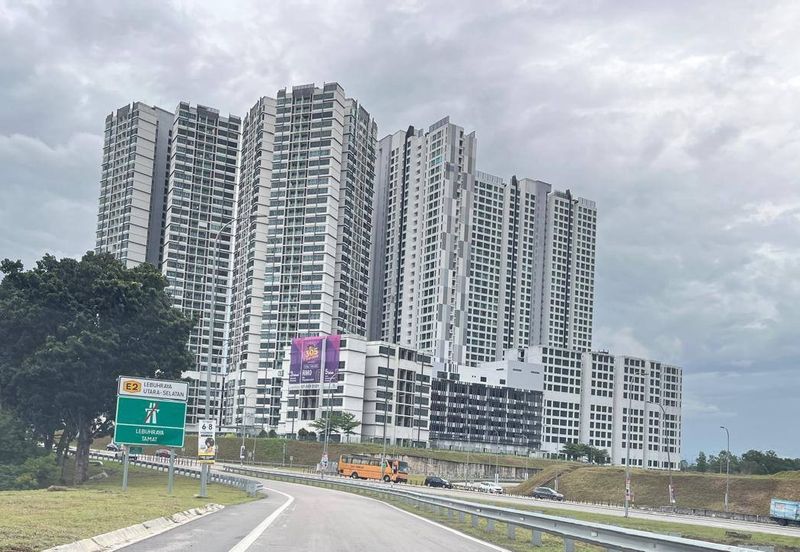 D'Summit Residences @ Kempas Utama