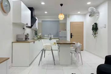 Akademik Suite @ Mount Austin