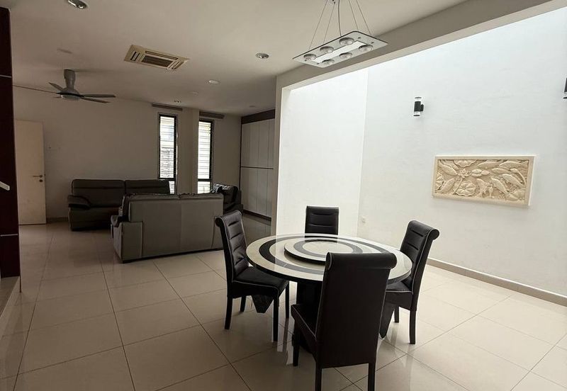 Maple Red, Adda Heights