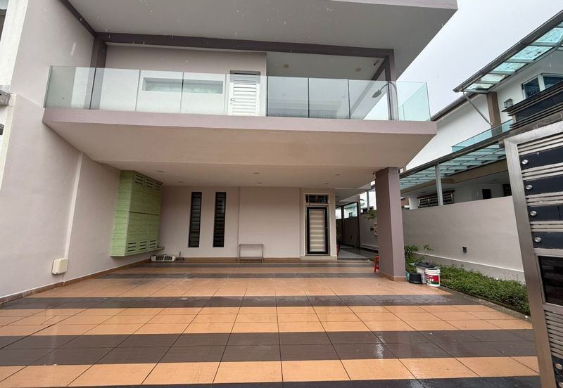 Maple Red, Adda Heights