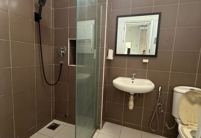 Maple Red, Adda Heights