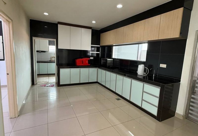 Maple Red, Adda Heights