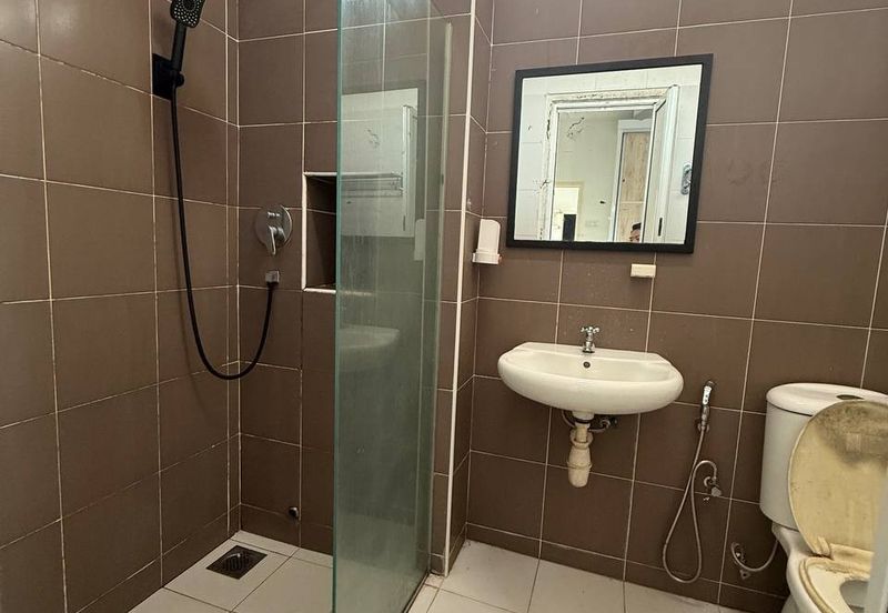 Maple Red, Adda Heights