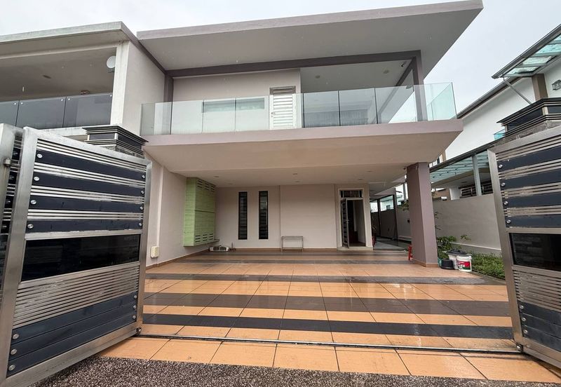 Maple Red, Adda Heights