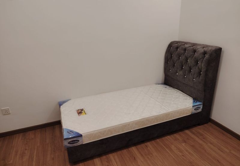 The Tresor @ Gravit 8 *