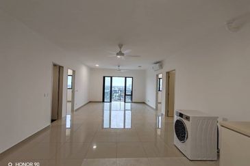 Duduk Seruang  Telok Panglima Garang Unit For Sale