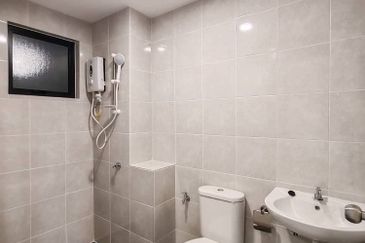 Duduk Seruang  Telok Panglima Garang Unit For Sale