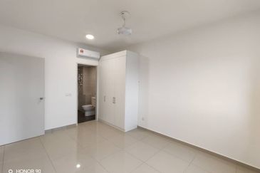 Duduk Seruang  Telok Panglima Garang Unit For Sale