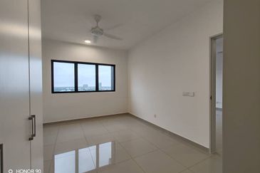 Duduk Seruang  Telok Panglima Garang Unit For Sale