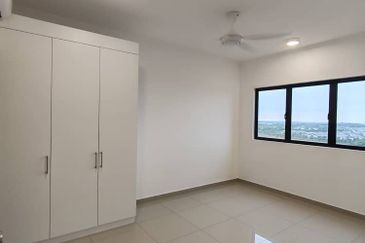 Duduk Seruang  Telok Panglima Garang Unit For Sale