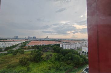 De Cemara Apartment Setia Alam For Rent