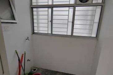 De Cemara Apartment Setia Alam For Rent