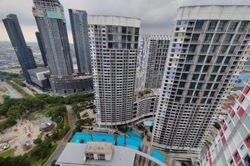 I Residence @ I City