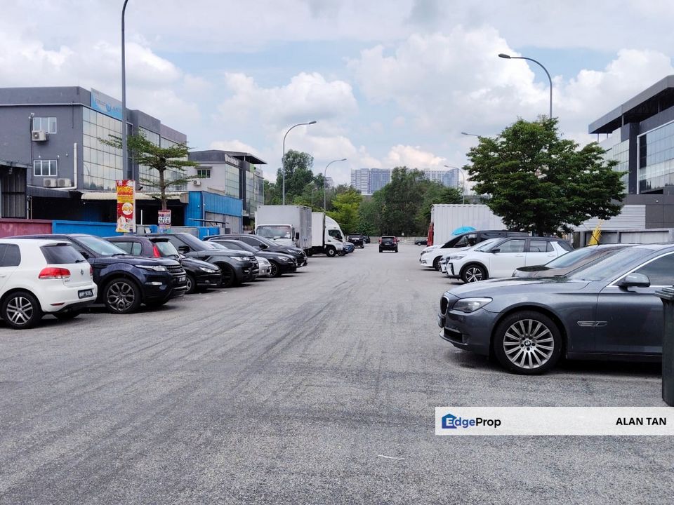 BALAKONG corner factory for SALES, Selangor, Balakong