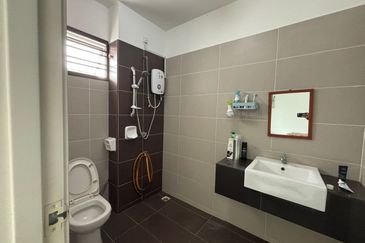 Jalan Desa Mutiara Utama