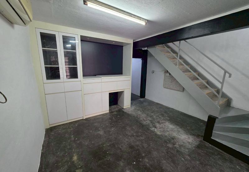 Taman Utama, Pekan Nanas