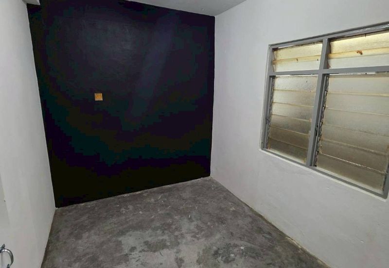 Taman Utama, Pekan Nanas