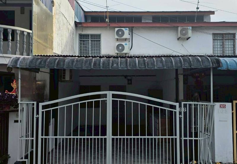 Taman Utama, Pekan Nanas